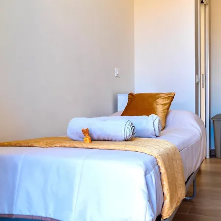 Residenza Peschiera - Street Parking & Metro Apartman